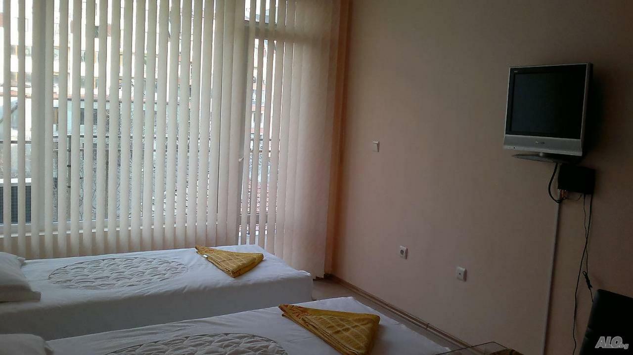 На Гости При Силвия Obzor Exterior photo
